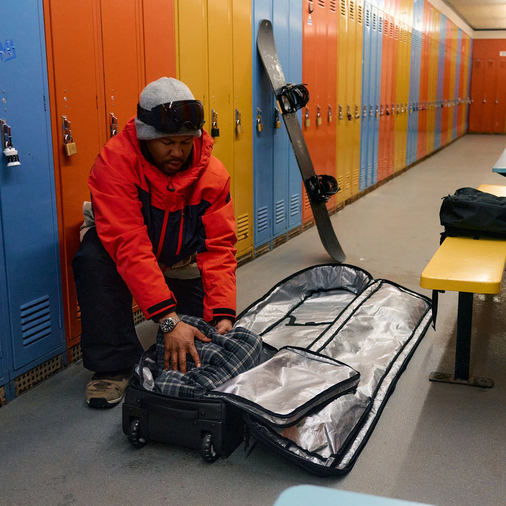 Dakine Low Roller Snowboard Bag 2026